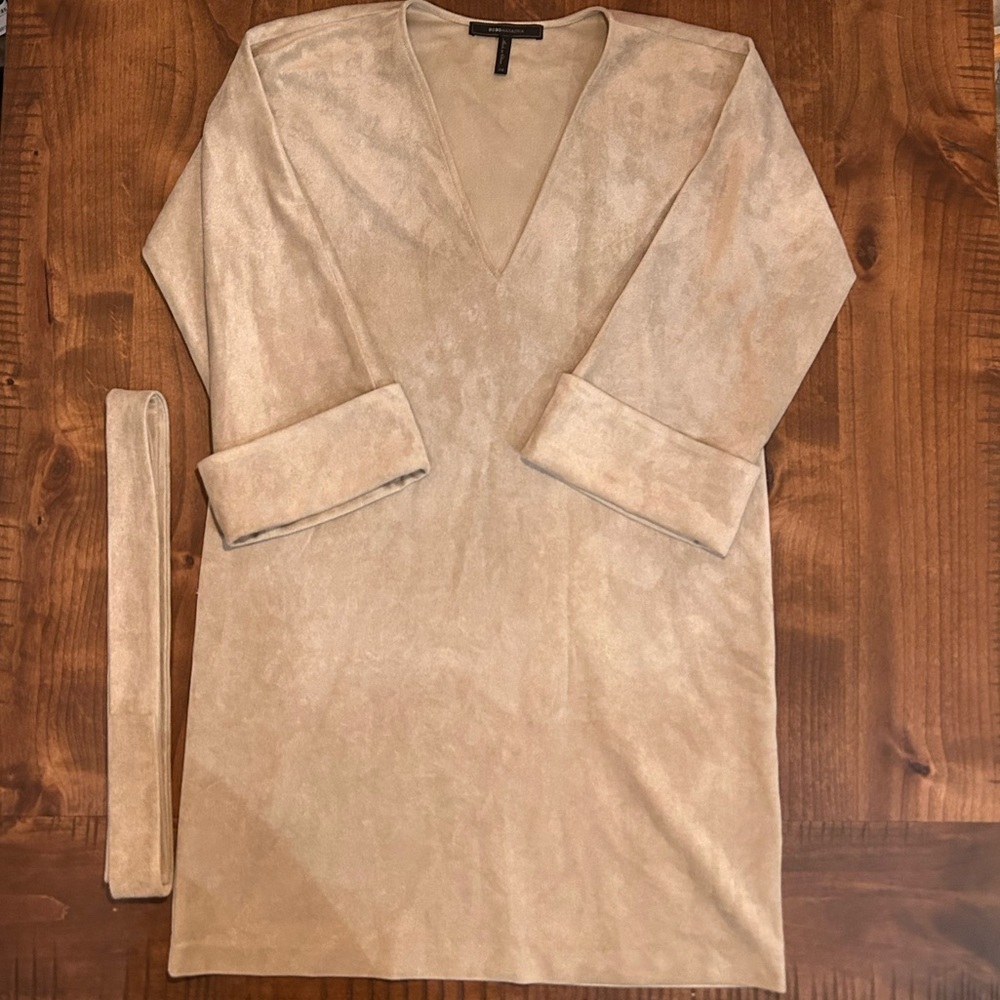 BCBGMAXAZRIA Faux Suede 3/4 Sleeve V-Neck Belted Dress - Picture 4 of 8
